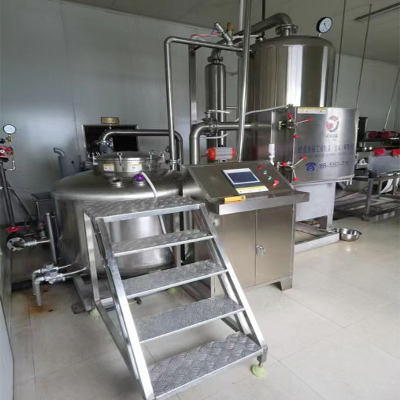 甘肅客戶制作花椒調(diào)味料的試機現(xiàn)場